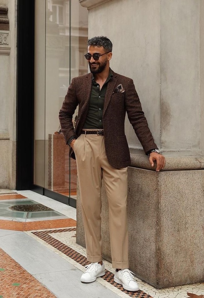 What goes with a brown blazer? - Quora